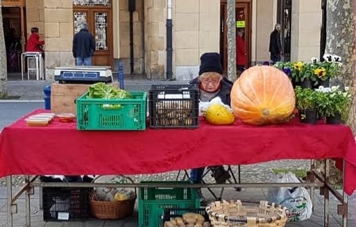 Tendera en el Mercado de Aldeanas