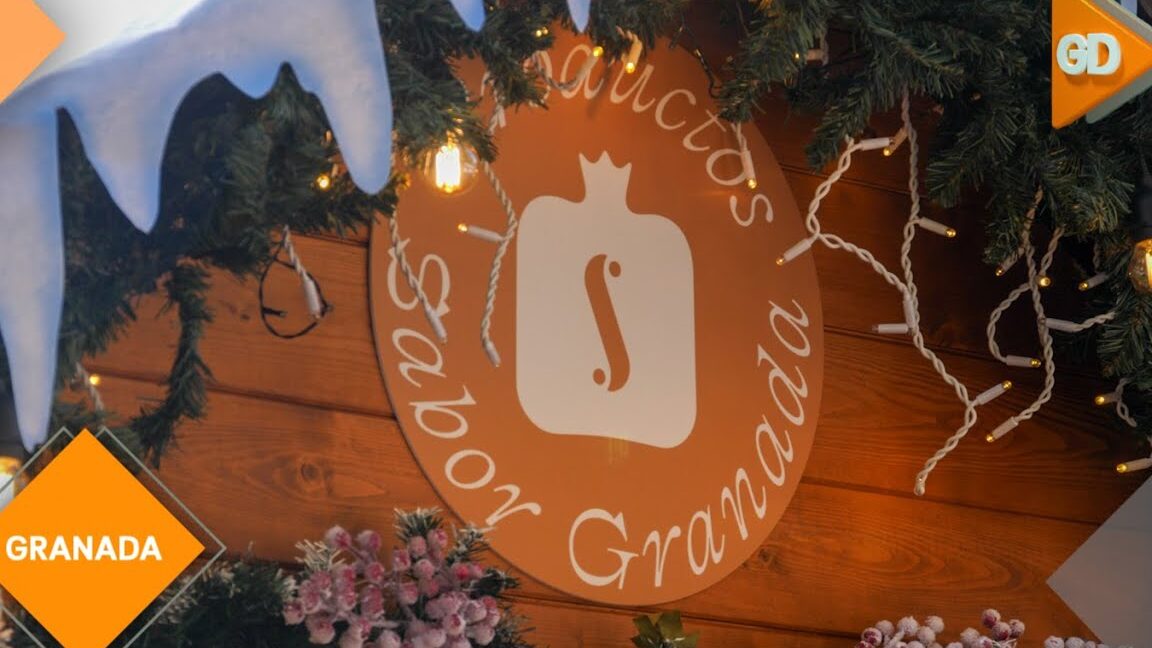 Puesto de madera con guirnaldas, luces y rótulo 'Sabor Granada' en el Mercado Navideño de Tomares.
